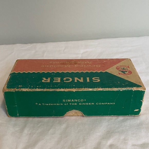 Vintage Singer Sewing Machine Attachments Box with Bobbins & Parts – 1950s - Picture 5 of 10